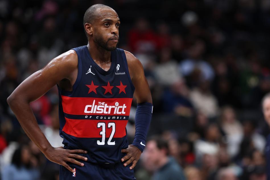 物是人非！4年前的冠军阵容，如今仅剩8人还在NBA，2人继续留守！