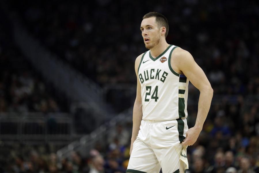 物是人非！4年前的冠军阵容，如今仅剩8人还在NBA，2人继续留守！