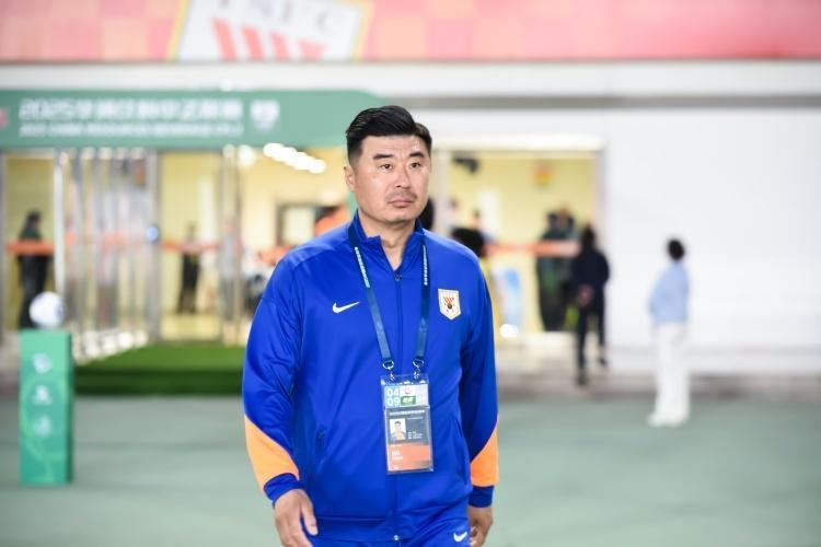 开云登录入口-鲁沪大战前传闻不断!媒体人:韩鹏或离队专注全运,崔康熙或回归