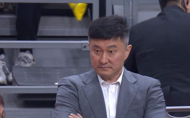 开云-爱游戏-上海男篮40分大胜 张镇麟22+3打广东有心得 卢伟烟雾弹 徐杰低迷