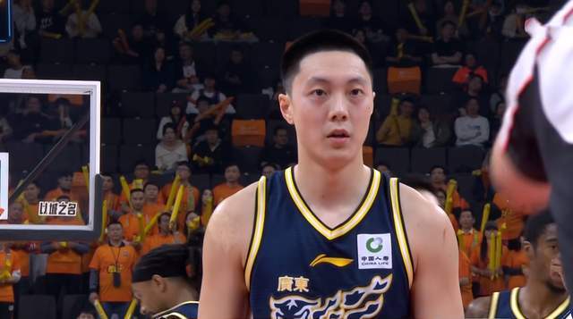 开云-爱游戏-上海男篮40分大胜 张镇麟22+3打广东有心得 卢伟烟雾弹 徐杰低迷