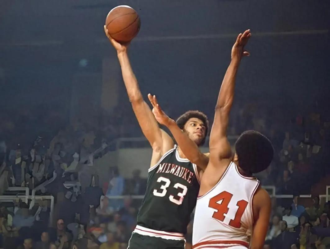 开云登录入口-单赛季包揽MVP+FMVP+得分王有多难？NBA仅4人做到，詹姆斯无缘